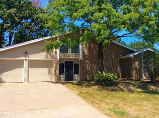 2111 Sexton Dr, Arlington, TX 76015