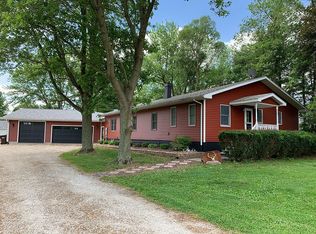 1372 E 800 North Rd, Owaneco, IL 62555