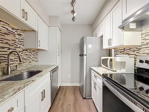 3rd image of 305 WYMORE ROAD #205
