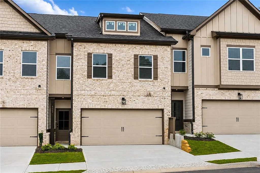 4 bed, 2.5 bath, 2024 sqft, $2,800 — Photo 1