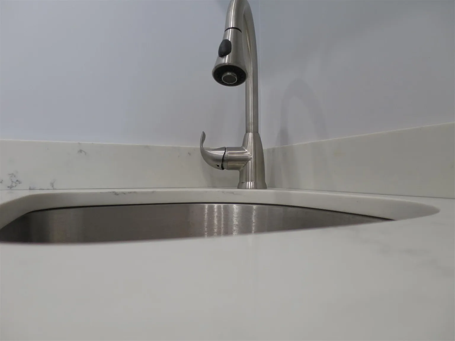 2 bed, 900 sqft, $3,100 — Photo 3