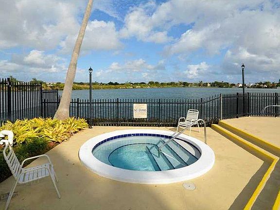 5th image of 20300 NE 3rd Ct APT 7