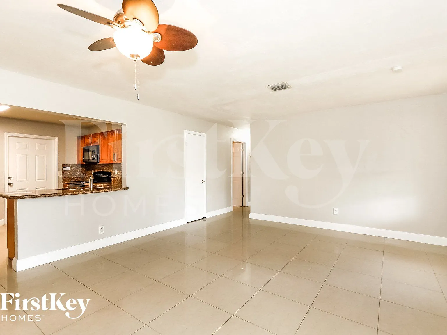 3 bed, 2.0 bath, 1510 sqft, $3,115 — Photo 2