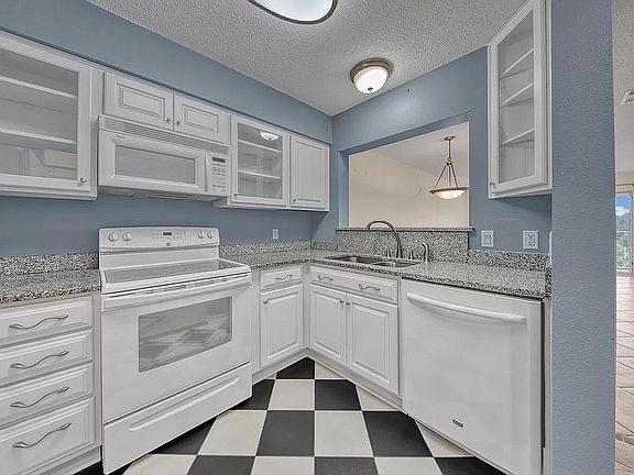 3rd image of 4270 Calinda Ln