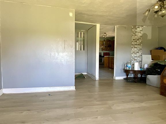 2nd image of 970 Donahue Rd