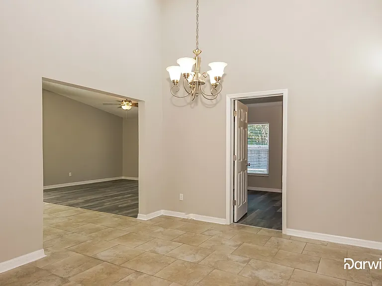1504 Cougar Ct — Photo 8