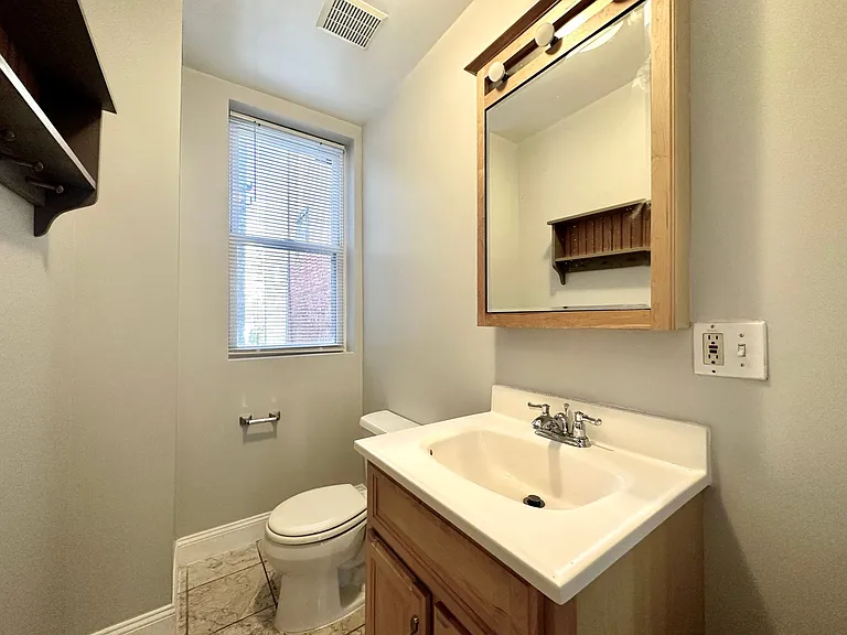 816 W 37th St — Photo 28