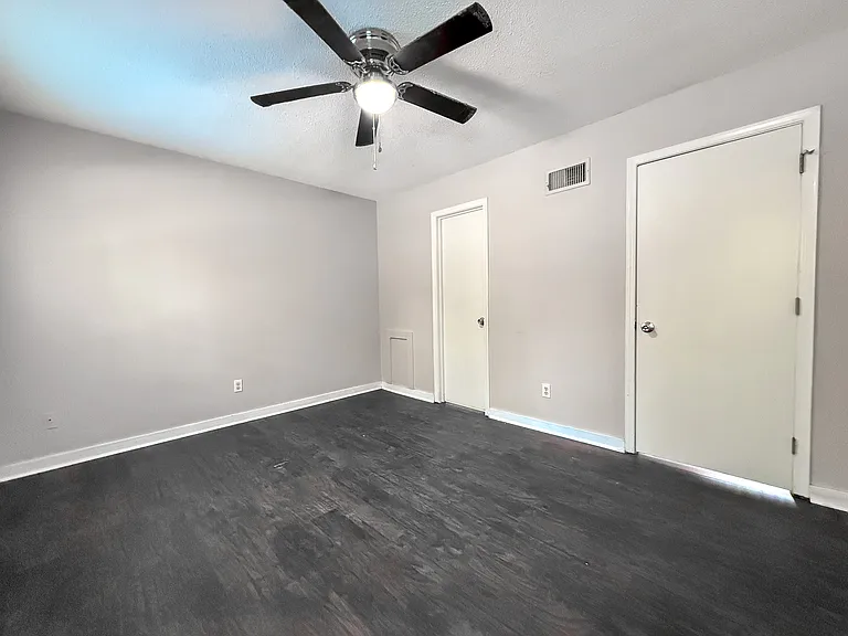 731 Coventry Ln — Photo 9