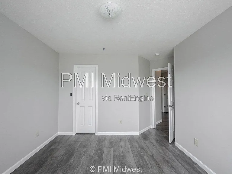 2526 Copper Hill Dr — Photo 31