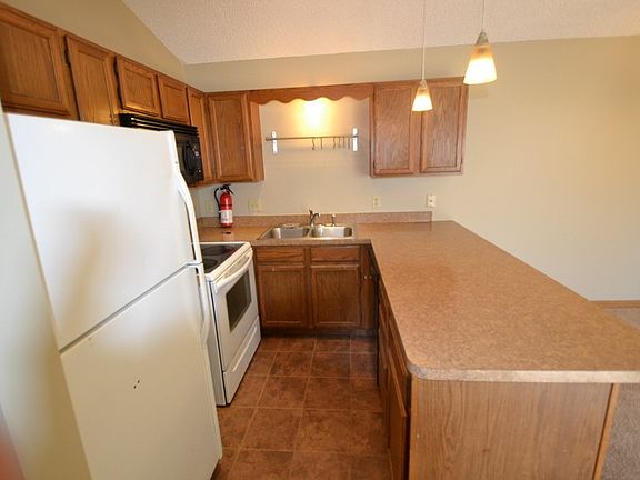 2nd image of 815 Parkside Dr
