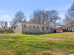 2326 W Alpine Cir, Siloam Springs, AR 72761