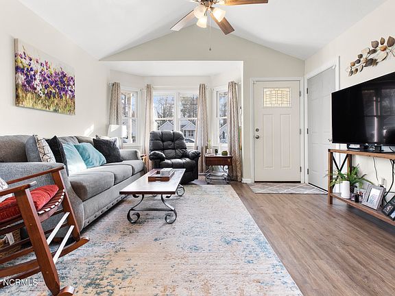4th image of 123 Basswood Court