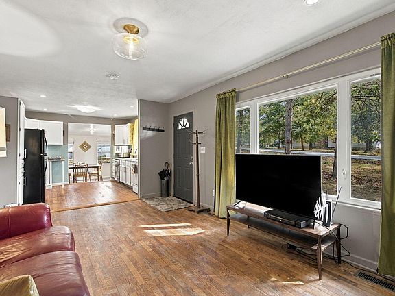 5th image of 292 Lakeside Drive