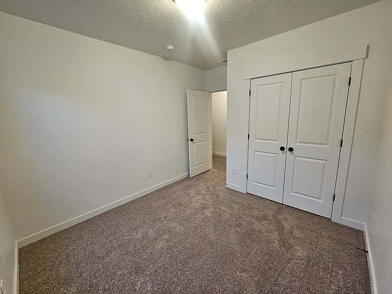 895 E Antelope Dr — Photo 13