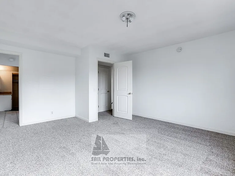8602 Doremere Dr — Photo 15
