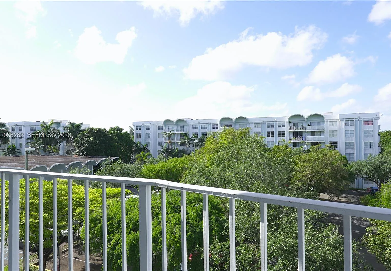 Montecarlo Condo — Photo 4
