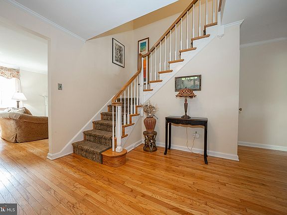 4th image of 541 W Moreland Ave
