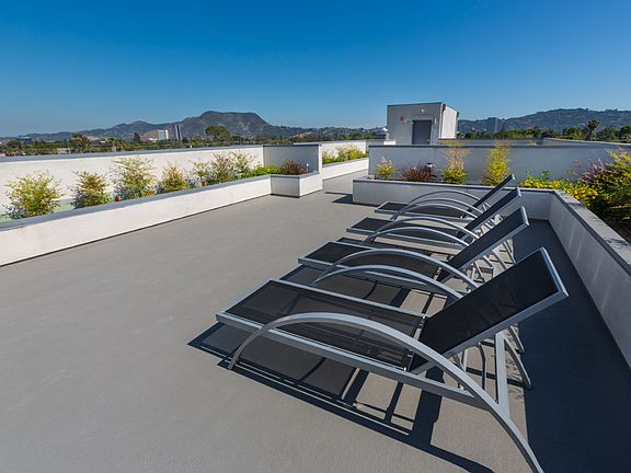 4th image of 5229 Willowcrest Ave #408