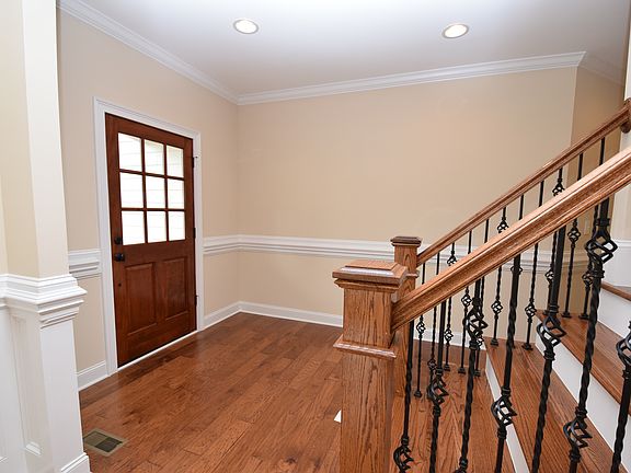 3rd image of 101 Diggory Dr