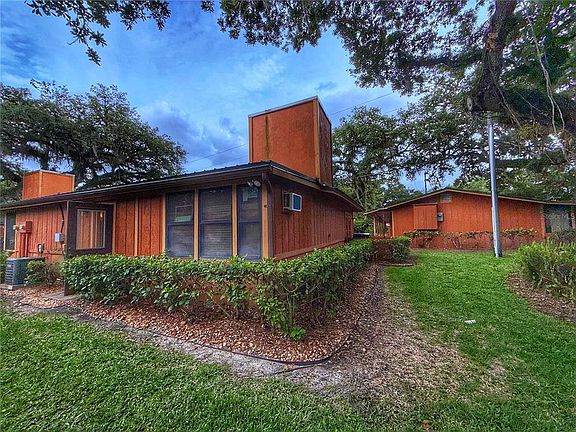 2nd image of 403 COTTAGE CIRCLE E #403