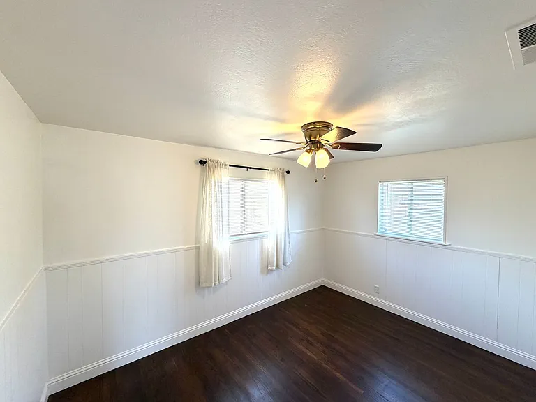 1704 Castle Ct — Photo 17
