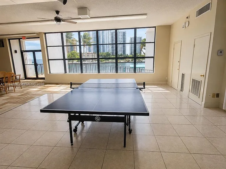 800 Parkview Dr #512 — Photo 26