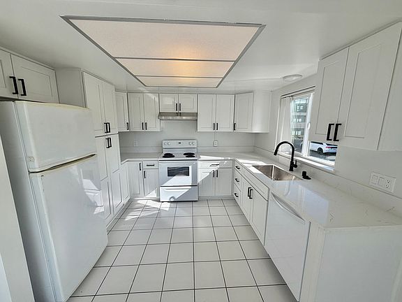 5th image of 1100 Monterey Blvd