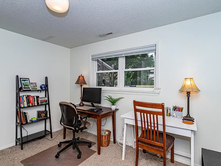 Bedroom 2/Office