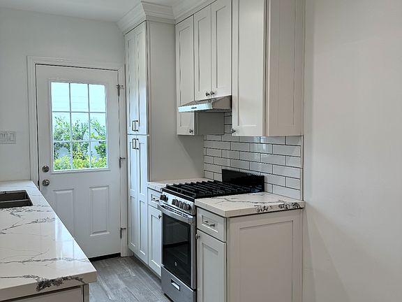 3rd image of 502 Walnut Ave #502