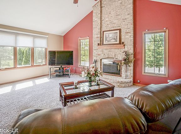 4th image of 22545 Parkview Ln
