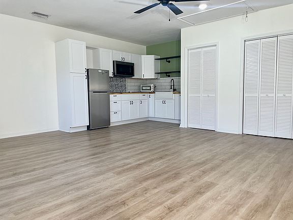 5th image of 224 Yorkshire Ln