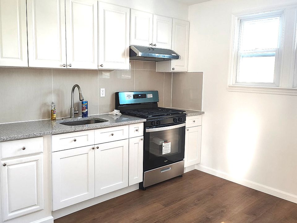 1st image of 22 Holland Ave Floor 2