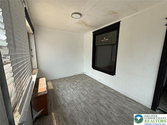 4th image of 41 W Ridge St