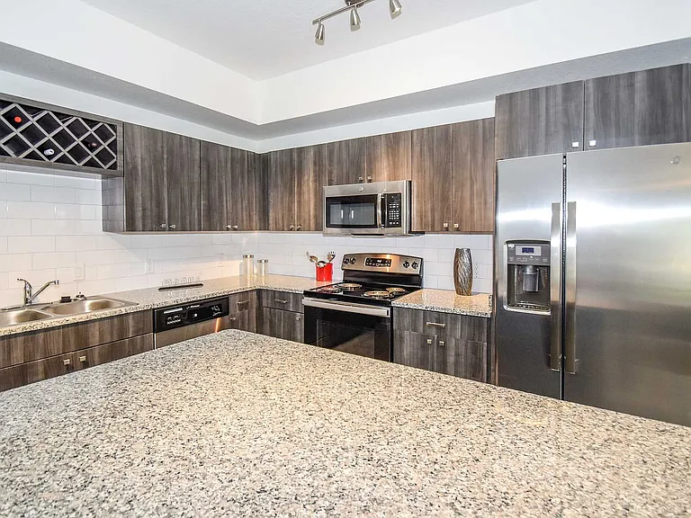 The Solera at Kendall West — Photo 27