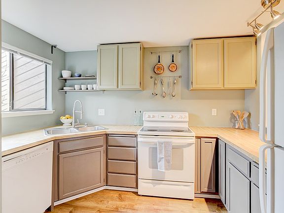 3rd image of 1809 N 107th St #3-203