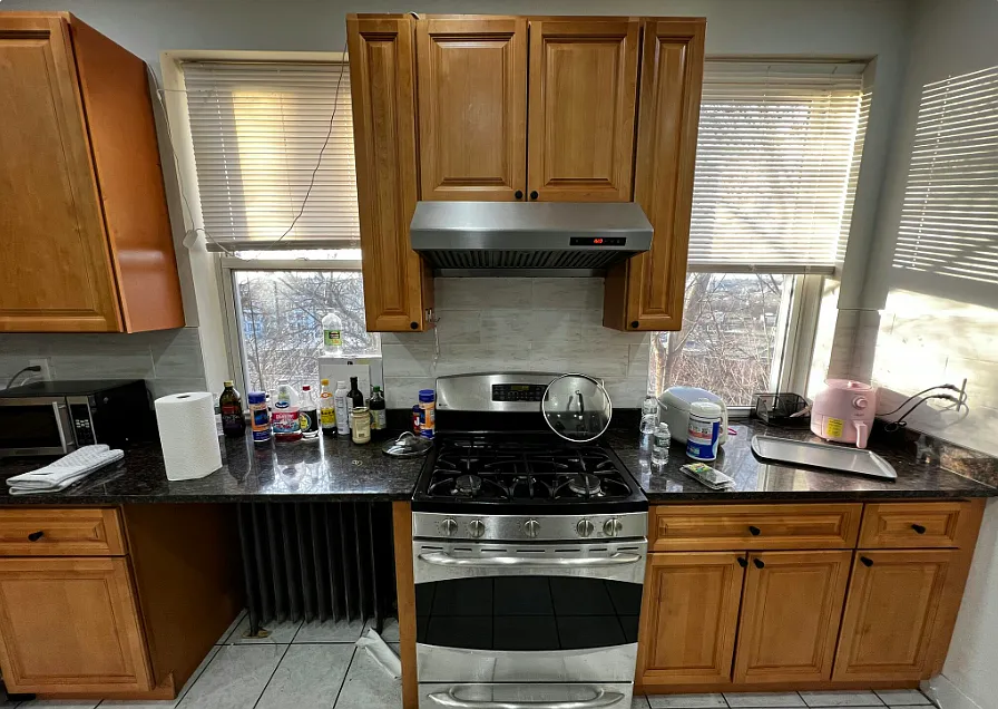 16 Copenger St #2B