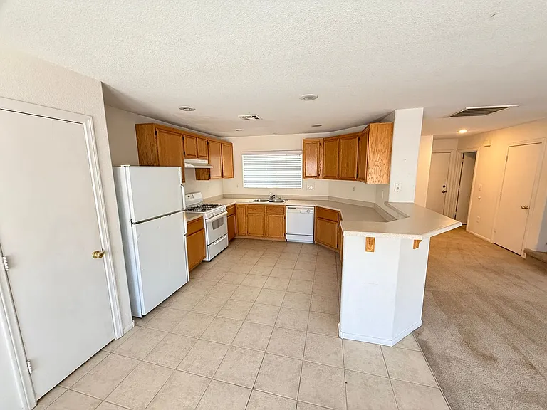 2416 Cockatoo Dr — Photo 7