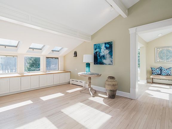 Open, airy entry