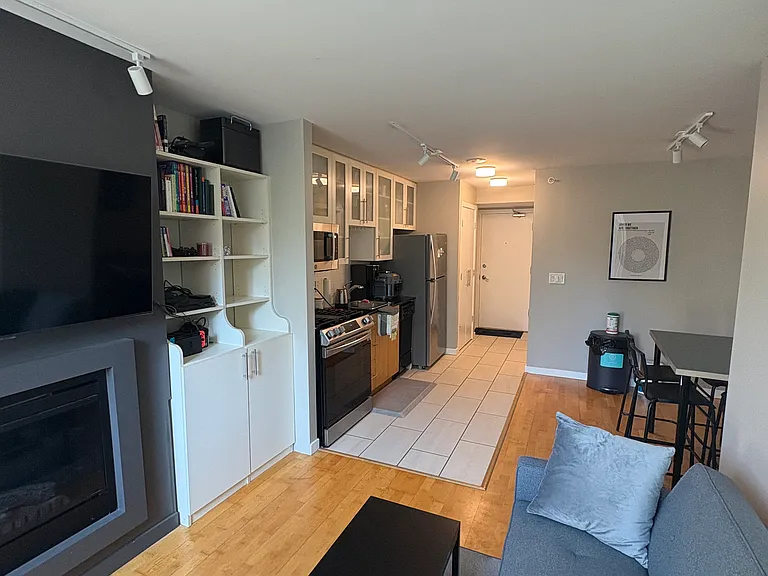 1225 Richards St #301 — Photo 3