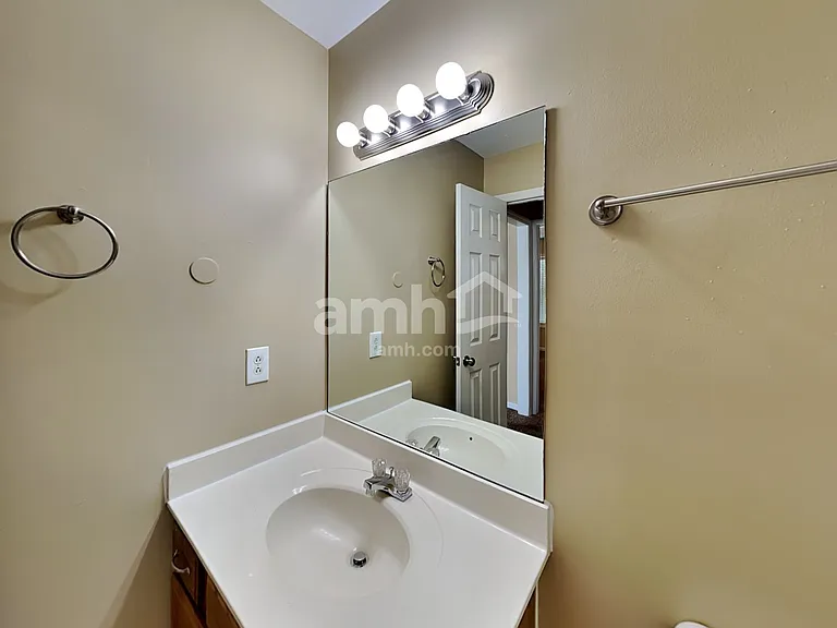 115 Crenshaw Dr — Photo 16