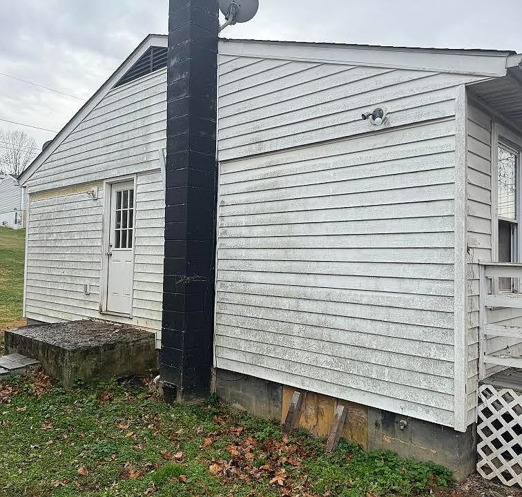 2nd image of 222 E 38th St