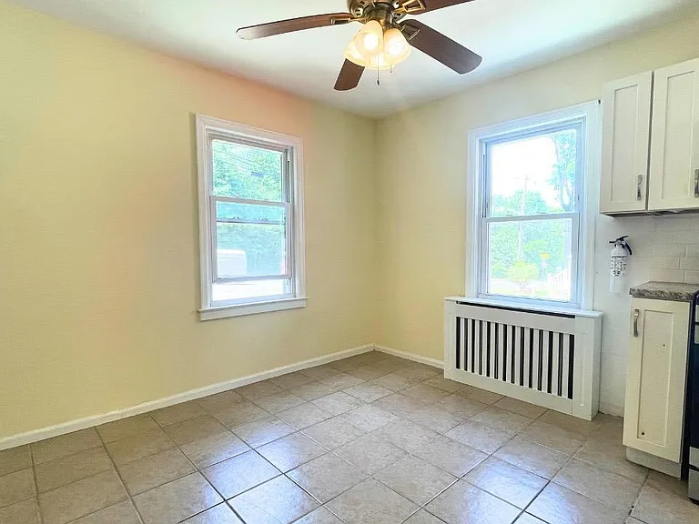 408 Ryders Ln — Photo 8