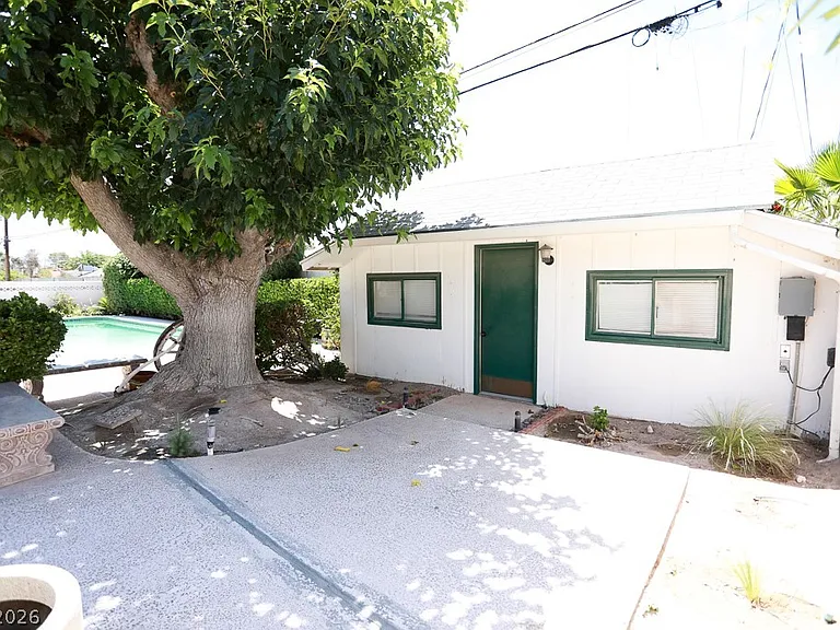 2725 Colanthe Ave — Photo 39