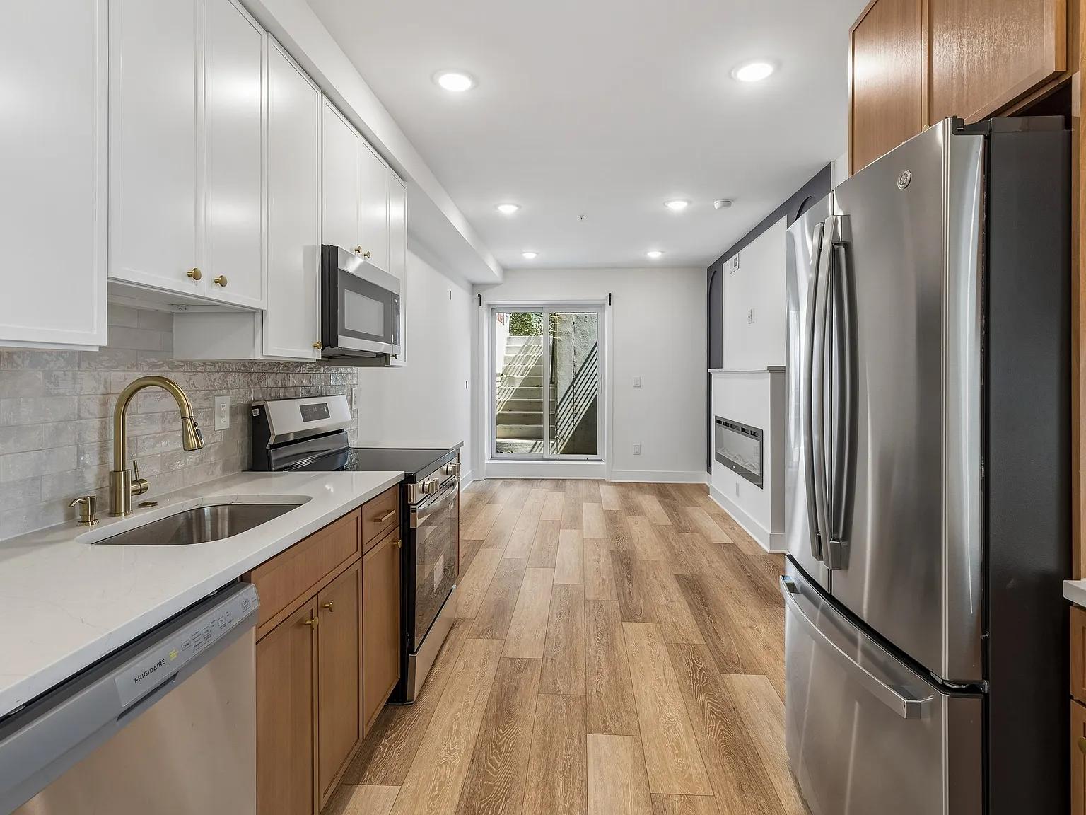 2 bed, 821 sqft, $2,250 — Photo 4