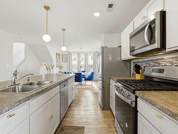 2nd image of 3748 Bissel Dr