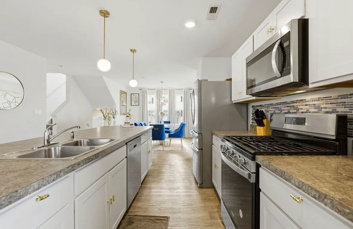 Building Photo - 3748 Bissel Dr