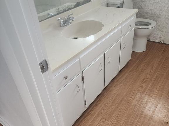 2nd image of 2404 Bellevue Dr