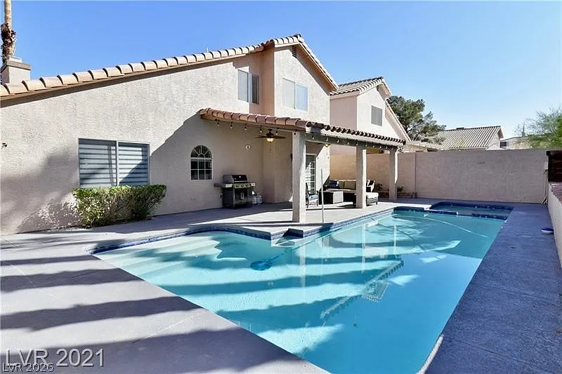 3 bed, 2.5 bath, 1759 sqft, $4,800 — Photo 1