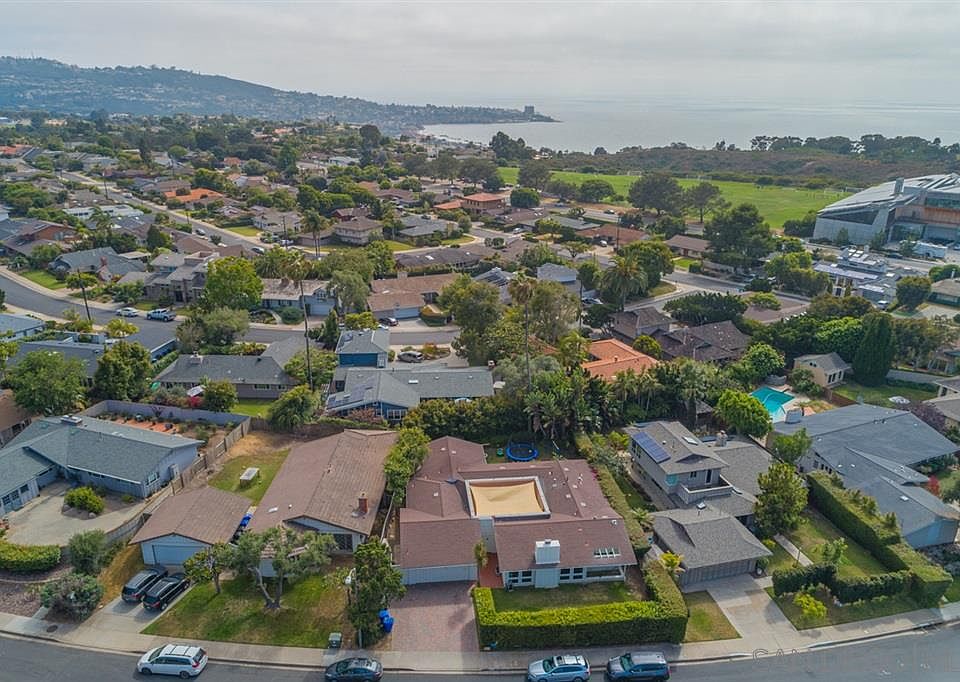 1st image of 8946 La Jolla Scenic Dr N