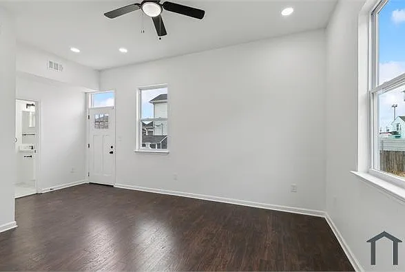 1504 Touro St — Photo 13